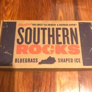 Kentucky shapes ice cub tray! Never used!